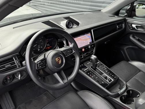 2022 Porsche Macan