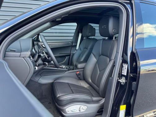 Jet Black Metallic 2026 Porsche Macan Macan GTS