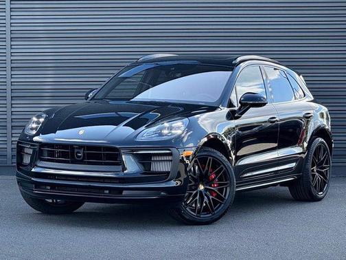 Jet Black Metallic 2026 Porsche Macan Macan GTS