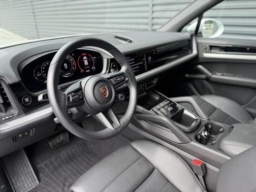 2024 Porsche Cayenne Base (Tiptronic)
