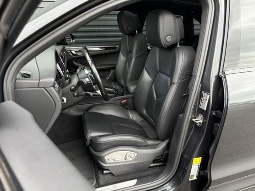 2021 Porsche Macan Base