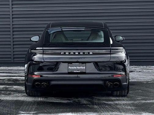 Jet Black Metallic 2026 Porsche Panamera 4