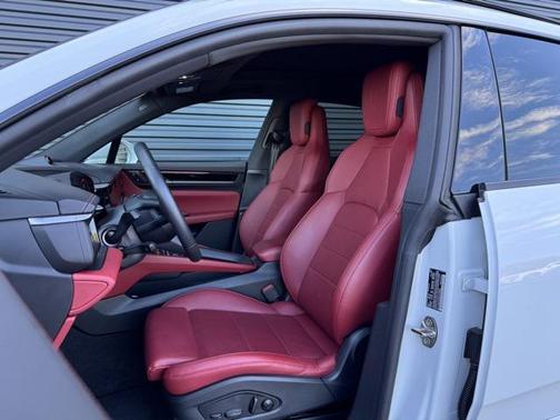 2025 Porsche Macan Electric