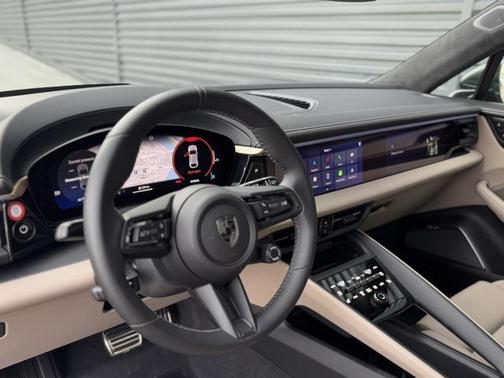 2024 Porsche Macan Turbo