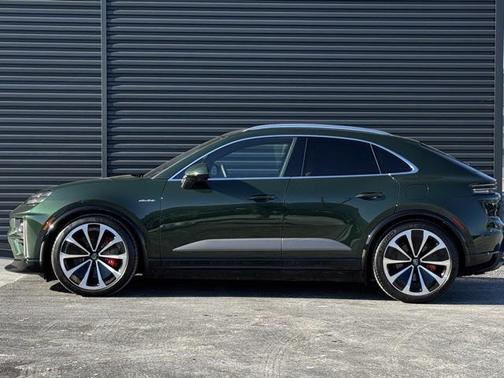 2024 Porsche Macan Turbo
