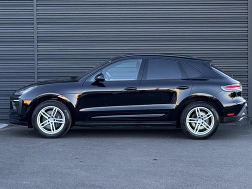 2022 Porsche Macan Base (PDK)