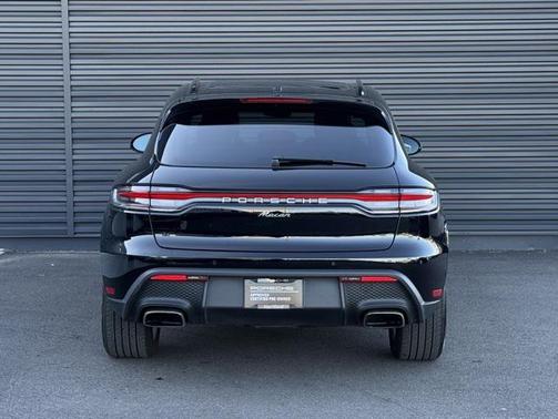 2022 Porsche Macan Base (PDK)