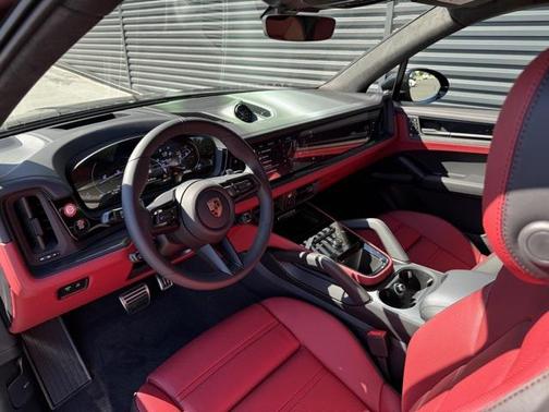 2026 Porsche Cayenne GTS
