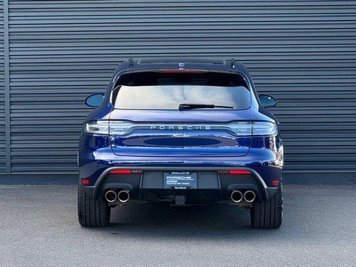 Gentian Blue Metallic 2025 Porsche Macan Macan