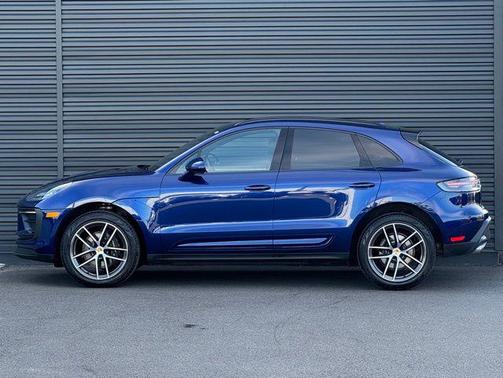 Gentian Blue Metallic 2025 Porsche Macan Macan