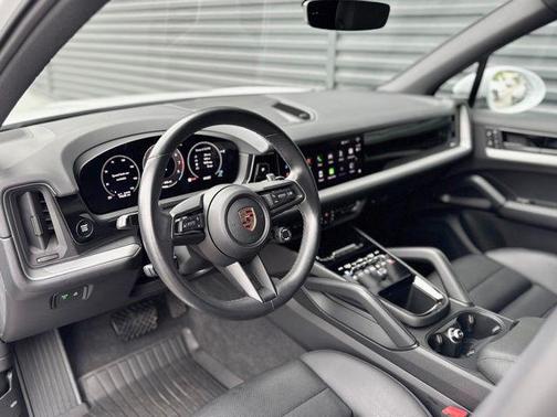 Carrara White Metallic 2024 Porsche Cayenne Cayenne