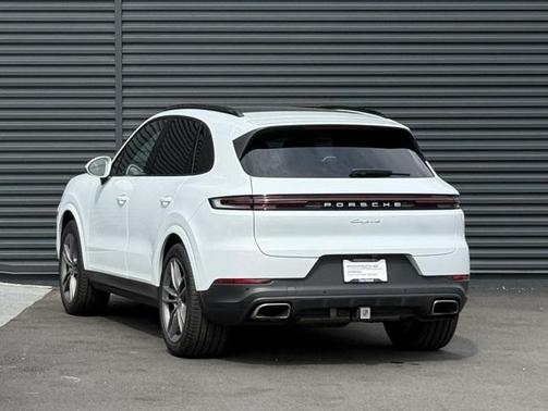Carrara White Metallic 2024 Porsche Cayenne Cayenne