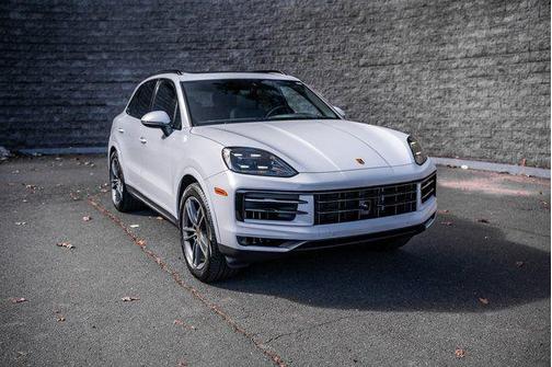 Carrara White Metallic 2024 Porsche Cayenne Cayenne