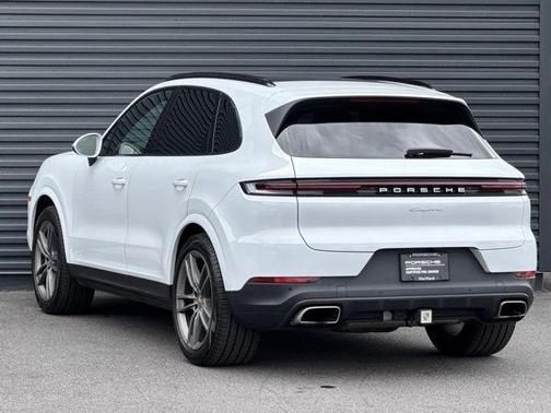 Carrara White Metallic 2024 Porsche Cayenne Cayenne