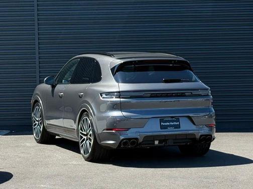 2025 Porsche Cayenne GTS