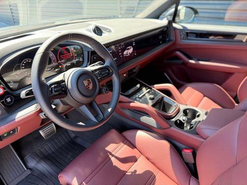 2025 Porsche Cayenne GTS