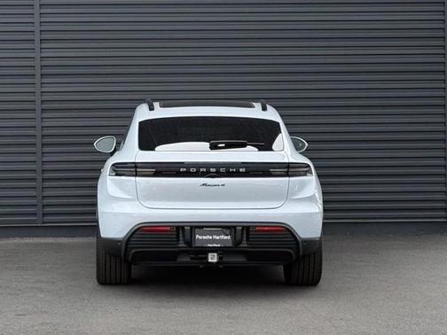 2025 Porsche Macan 4