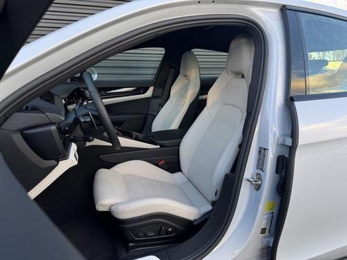 2026 Porsche Panamera 4