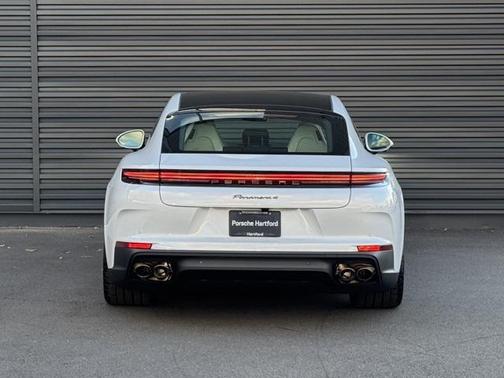 2026 Porsche Panamera 4