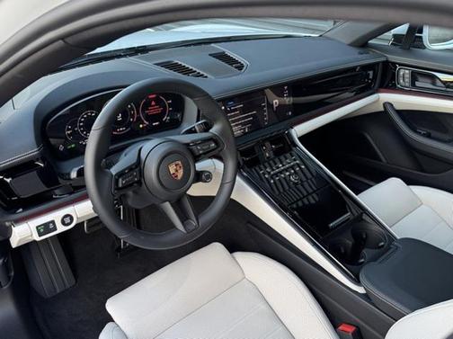 2026 Porsche Panamera 4