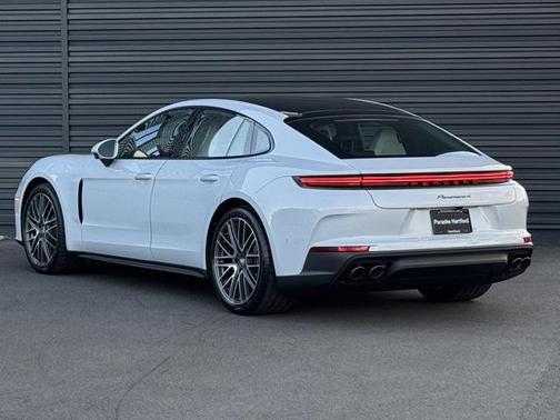 2026 Porsche Panamera 4