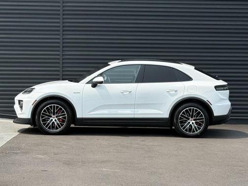 2025 Porsche Macan 4S