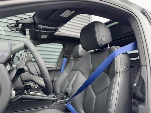 2025 Porsche Macan T