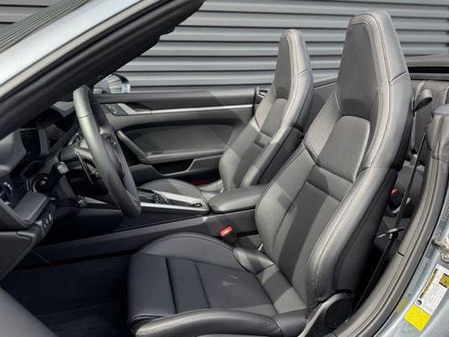 2025 Porsche 911 Carrera