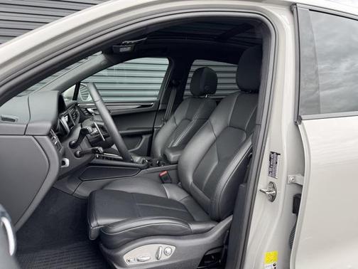 2025 Porsche Macan T