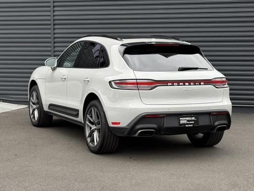 2025 Porsche Macan T