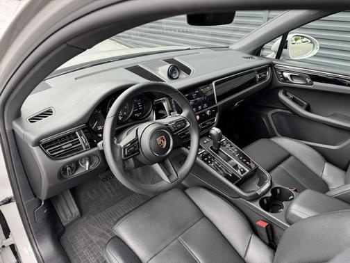 2025 Porsche Macan T