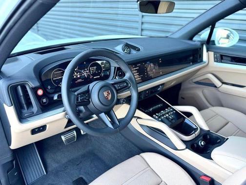 Carrara White Metallic 2026 Porsche Cayenne S