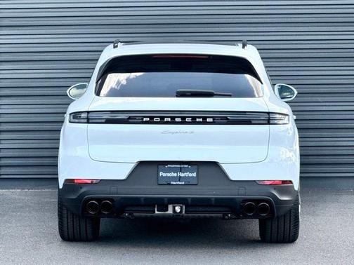 Carrara White Metallic 2026 Porsche Cayenne S