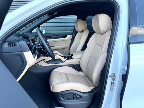 Carrara White Metallic 2026 Porsche Cayenne S