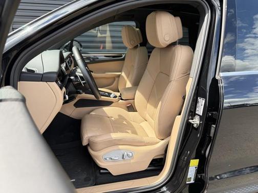 2025 Porsche Macan T
