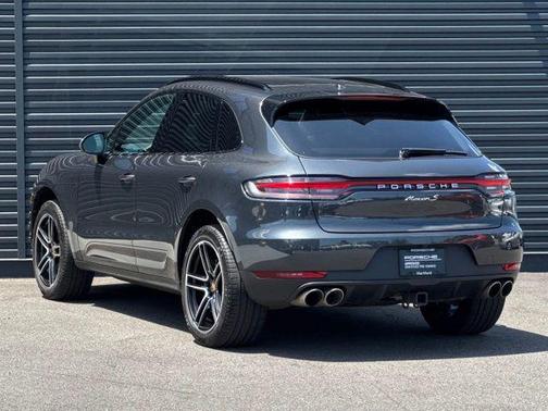 Volcano Grey Metallic 2021 Porsche Macan Macan