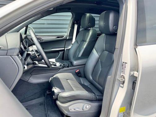 Chalk 2025 Porsche Macan Macan