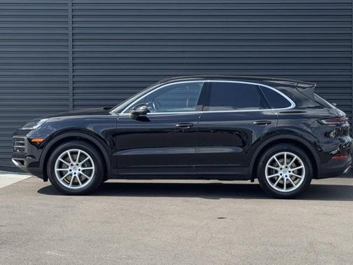 2024 Porsche Cayenne Base (Tiptronic)