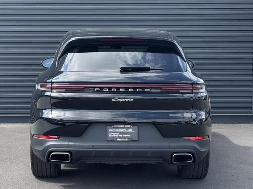 2024 Porsche Cayenne Base (Tiptronic)
