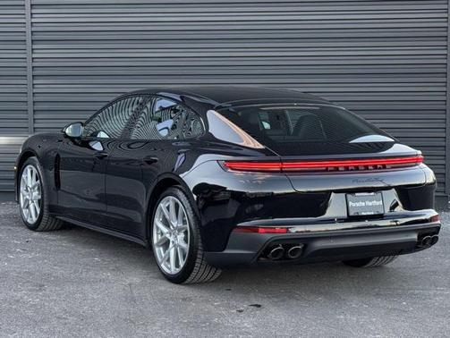 2026 Porsche Panamera 4