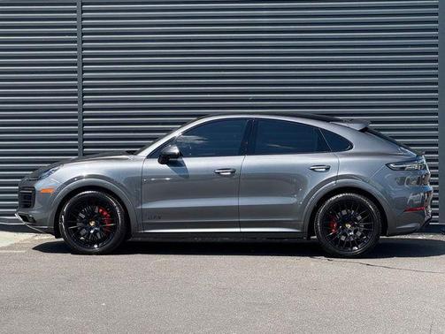 Quartzite Grey Metallic 2023 Porsche Cayenne GTS