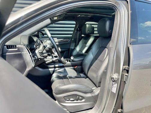 Quartzite Grey Metallic 2023 Porsche Cayenne GTS