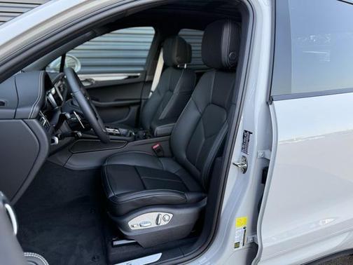 2025 Porsche Macan S