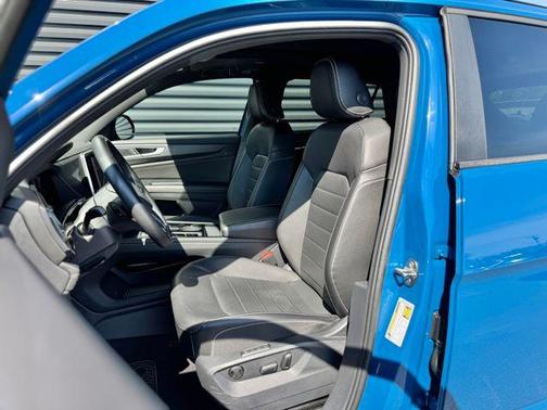 Mountain Lake Blue Metallic 2025 Volkswagen Atlas Cross Sport 2.0T SEL