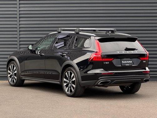 2021 Volvo V60 Cross Country T5
