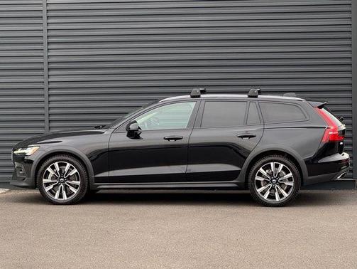 2021 Volvo V60 Cross Country T5