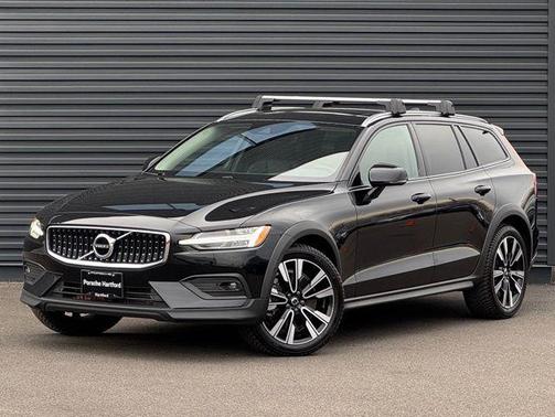 2021 Volvo V60 Cross Country T5