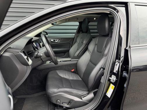 2021 Volvo V60 Cross Country T5