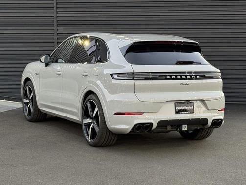 2025 Porsche Cayenne Turbo
