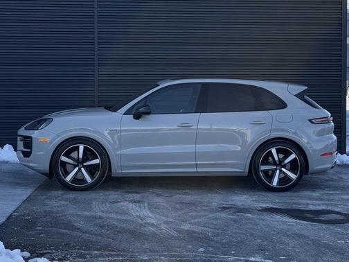 2025 Porsche Cayenne Turbo
